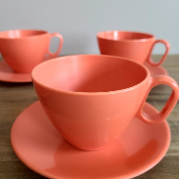 Set of 5 melamine dinnerware coral red cups and saucers. - Picture 3 of 11